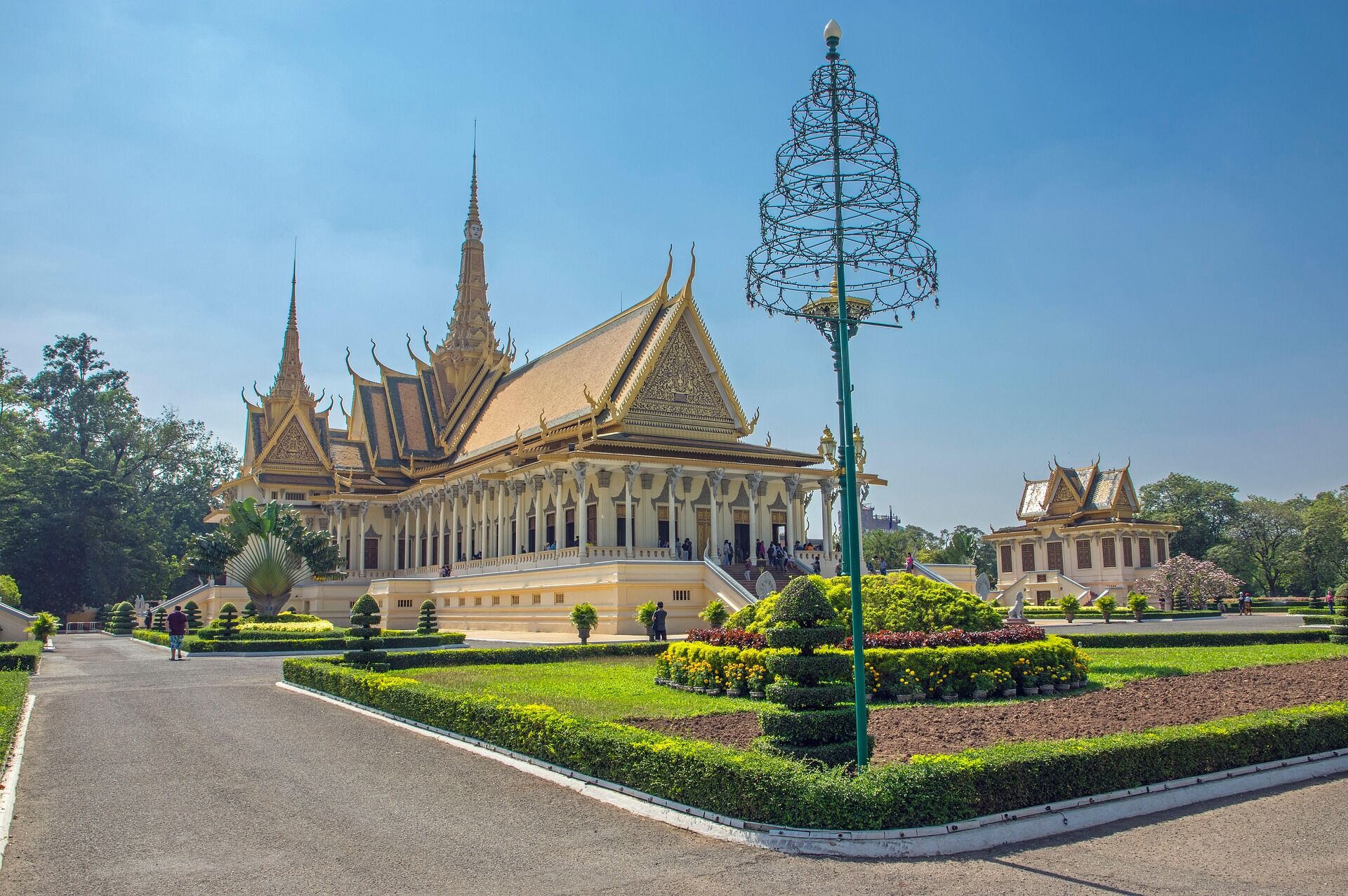 Dive into the scenic charm of Phnom Penh Travel